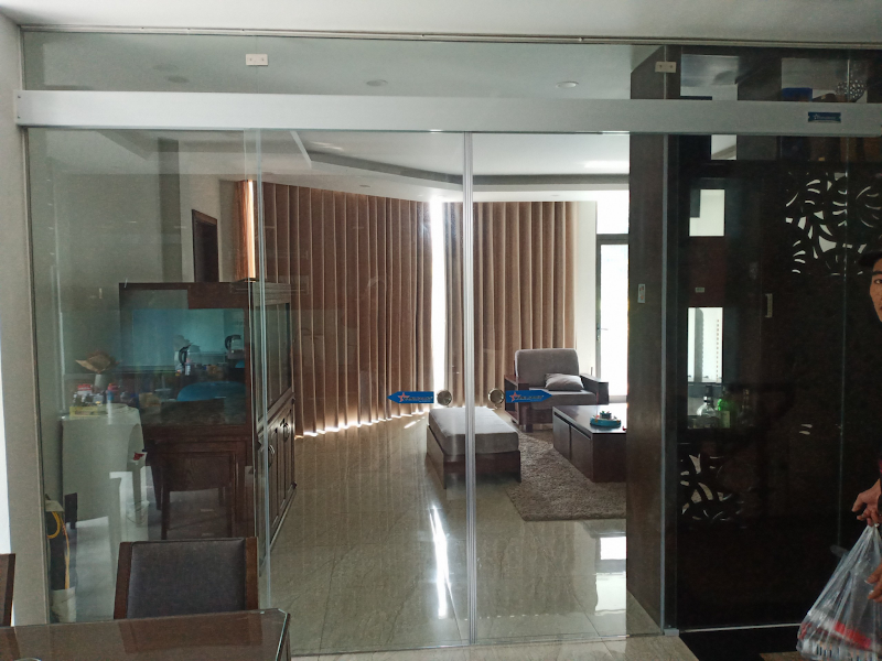 Cửa kính cường lực lùa 2 cánh ray Zamildoor